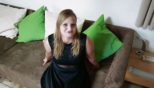 Lina Mila fucks her new Roommate´s big Cock!: Ansehen auf EroticOnly.DE